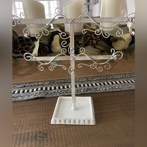 Metal jewelry holder